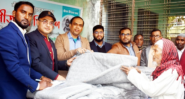গাবতলীতে দুঃস্থদের মাঝে শীতবস্ত্র বিতরন : প্রধান অতিথি অ্যাডিশনাল ডিআইজি সায়েম