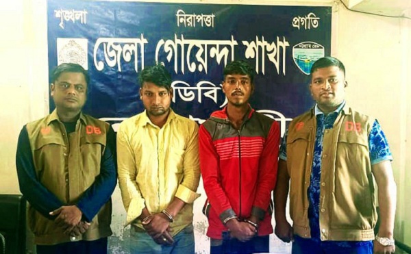 চুরির পর গৃহবধূকে ধর্ষণ: চিনে ফেলায় হত্যা,গ্রেফতার ২