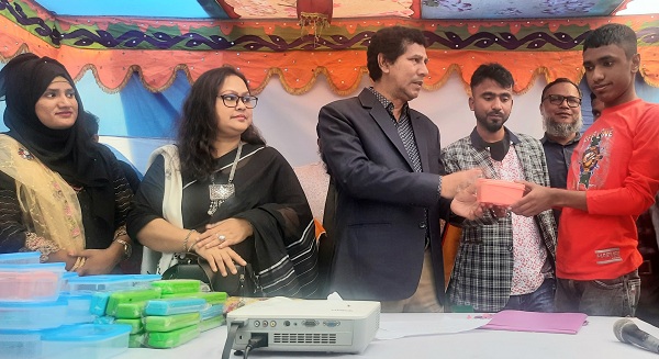 সিরাজগঞ্জে শহীদ দিবসে বাগবাটি রাজিবপুর অটিস্টিক বুদ্ধি প্রতিবন্ধী বিদ্যালয়ে পুরস্কার বিতরণ ও ওয়েবসাইট উদ্বোধন 