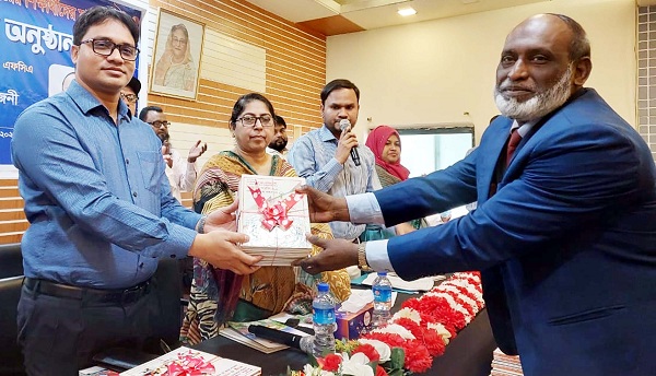 মুরাদনগরে ২০৪টি প্রাথমিক বিদ্যালয়ে বিজ্ঞান বিষয়ক বই বিতরণ