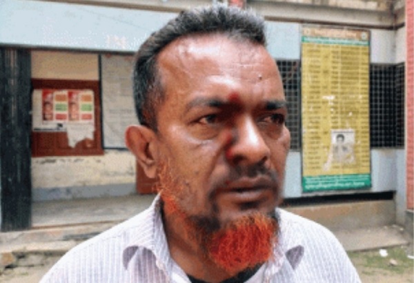 তাড়াশে নিজের বিদায় অনুষ্ঠানে প্রধান শিক্ষককে পেটালেন সহকারী শিক্ষক