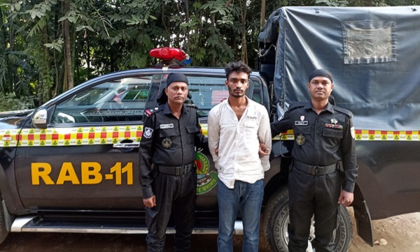 নোয়াখালীতে ওমান প্রবাসীর স্ত্রীকে গণধর্ষণ: যুবক গ্রেফতার