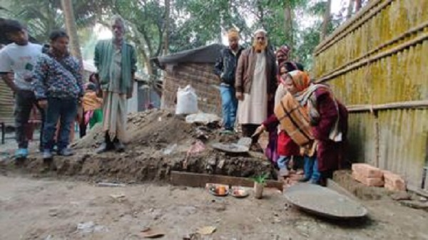 প্রধান মন্ত্রীর নামে গৃহহীনদের ঘর দিচ্ছেন প্রতিমন্ত্রী জাকির হোসেনের পুত্র
