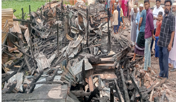 দুমকিতে চাইনিজ রেস্তোরাঁ পুড়ে ছাই :১০লক্ষাধিক টাকা ক্ষয়ক্ষতি 