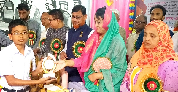 হোমনায় প্রাথমিকে ট্যালেন্টপুল বৃত্তিপ্রাপ্ত শিক্ষার্থীদের সংবর্ধনা