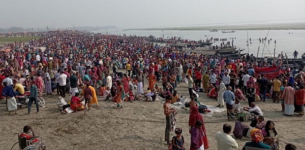 চিলমারী ব্রহ্মপুত্র পাড়ে লাখো পুর্ণার্থী: চলছে মহাতীর্থ স্নানোৎসব