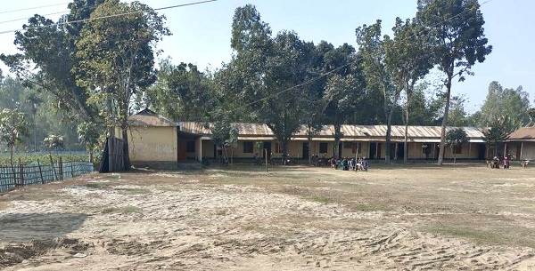 ফুলকুমর নদী ভাঙ্গনের শিকার চর বারুইটারী আলিম মাদ্রাসা