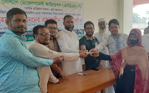  রামগতিতে এসডিএফ'র আরইএলআই প্রকল্পের আওতায় অনুদান পেল ১০৪৭ জন সহায়সম্বলহীন