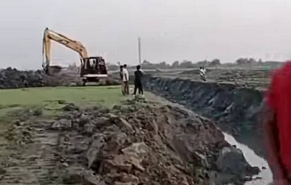 সাতক্ষীরার আশাশুনিতে খাল খননে ব্যাপক অনিয়ম