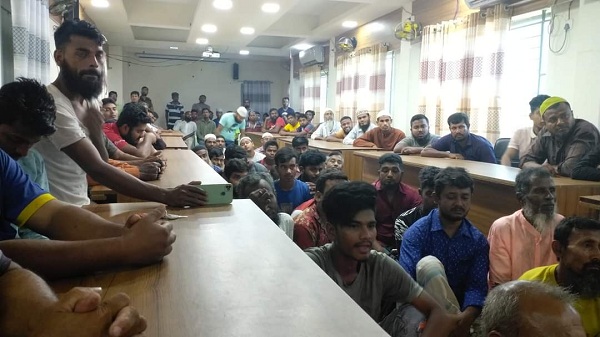 দুমকিতে সড়ক দুর্ঘটনা রোধে অটো শ্রমিকদের সাথে উপজেলা প্রশাসনের মতবিনিময় 