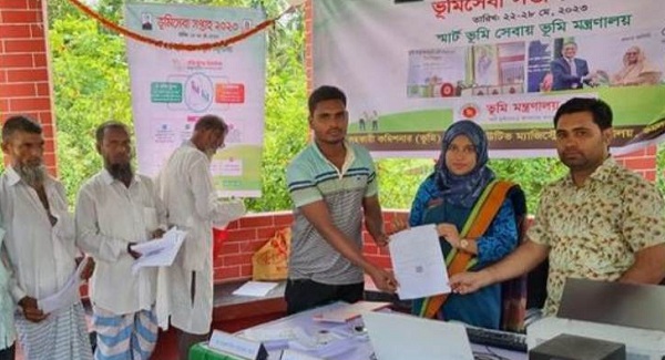 কমলনগর ভূমি অফিস' হয়রানি ছাড়াই সেবা পাচ্ছেন গ্রাহক