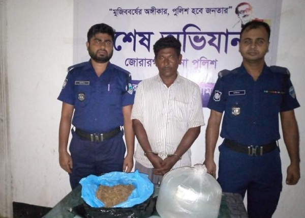 বারইয়ারহাটে মদ ও গাঁজাসহ আটক ১