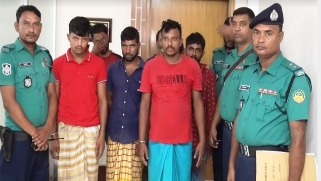 গাজীপুরে চোরাইকৃত পিকআপসহ ৯জন গ্রেফতার