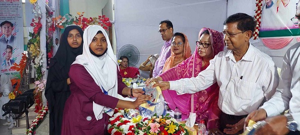 রূপগঞ্জে এসএসসি ও দাখিল পরীক্ষায় জিপিএ-৫ প্রাপ্ত শিক্ষার্থীদের সংবর্ধনা
