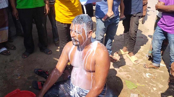 ঠাকুরগাঁওয়ে যুবলীগ থেকে দুধ দিয়ে গোসল করে রাজনীতি থেকে বিদায়ের ঘোষণা