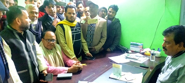 হোমনায় এমপির নির্দেশে সাবরেজিস্ট্রি অফিসের ‘সেরেস্তা’ বন্ধ