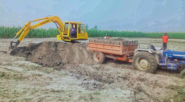 ইসলামপুরে ফসলাদি জমি থেকে অবৈধ ভাবে বালু উত্তোলন