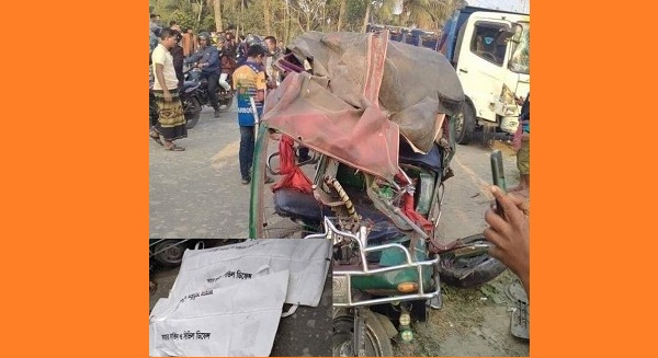 খুলনার ডুমুরিয়ায় ভয়াবহ সড়ক দূর্ঘটনায় একই পরিবারের ৩ সদস্যসহ নিহত-৫