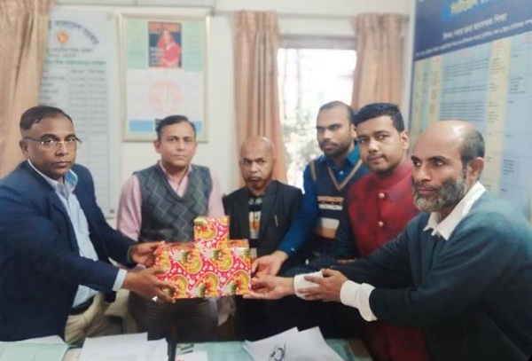 নরসিংদী শিবপুর উপজেলার মাধ্যমিক ও উচ্চ মাধ্যমিক অফিসের মো:আজিজুল হক ভুঁইয়া’র বিদায় সংবর্ধনা অনুষ্ঠিত
