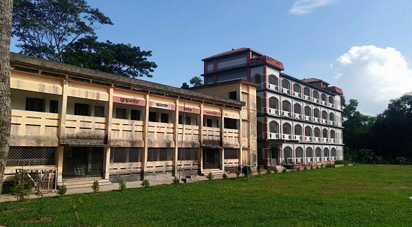 শিবপুর জয়নগর অর্নাস কলেজের অধ্যক্ষের বিরুদ্ধে দুর্নীতির অভিযোগ অধ্যক্ষের কক্ষে তালা মেরে দিয়েছে আন্দোলনকারীরা