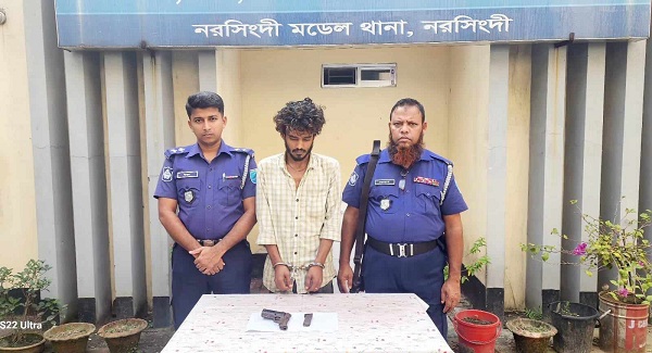 নরসিংদীতে এসআই আ: গাফফারের কৃতিত্ব ॥ বিদেশী পিস্তলসহ যুবক আটক