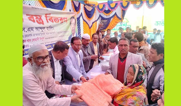 ইসলামপুরে শীতার্তদের মাঝে কম্বল বিতরণ করলেন সাবেক কেবিনেট সচিব আব্দুল হালিম