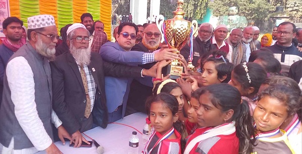 ইসলামপুরে প্রাথমিক বিদ্যালয় গোল্ডকাপ ফাইনাল ফুটবল টুর্নামেন্ট সম্পন্ন