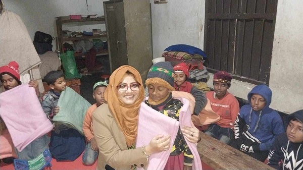 বাগাতিপাড়ায় রাতের আঁধারে শীতার্তদের পাশে উপজেলা প্রশাসন: শীতবস্ত্র বিতরণ