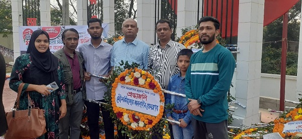 কেন্দ্রীয় শহিদ মিনারে মৌলভীবাজার অনলাইন প্রেসক্লাবে‘র শ্রদ্ধাঞ্জলি
