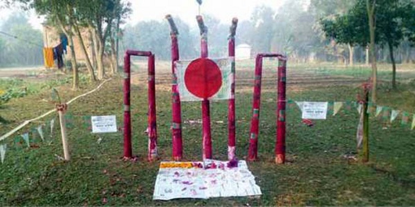৭৩ বছরেও নির্মাণ করা হয়নি শহীদ মিনার:কলাগাছ ও বাঁশের অস্থায়ী মিনারেই শ্রদ্ধা নিবেদন!