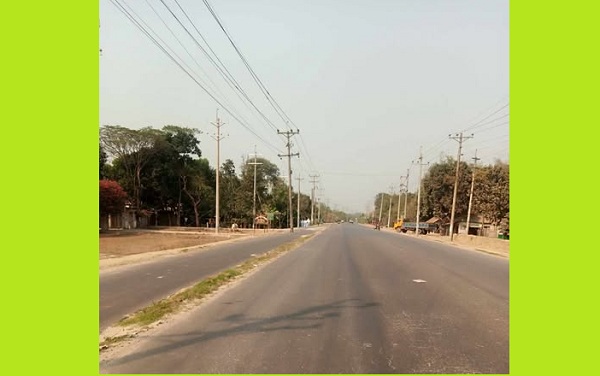 শিবপুর - ইটাখোলা সড়ক ও জনপথেররাস্তাটি বিদ্যুৎ খুঁটির জন্য এখন মরণ ফাঁদ