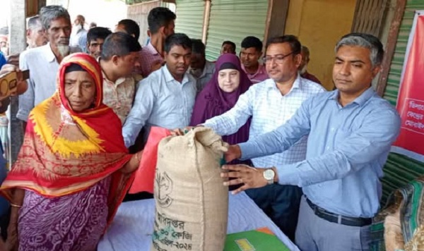 জামালপুরে খাদ্যবান্ধব কর্মসূচির চাল বিতরণ