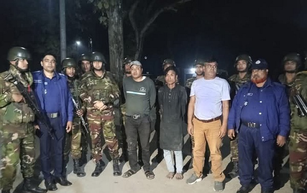 জামালপুরে যৌথ বাহিনীর অভিযানে বিএনপির শীর্ষ ৩ চাঁদাবাজ গ্রেপ্তার