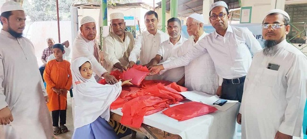 ঈদে সুবিধাবঞ্চিত শিশুদের মাঝে আইএফআইসি ব্যাংকের উপহার বিতরণ