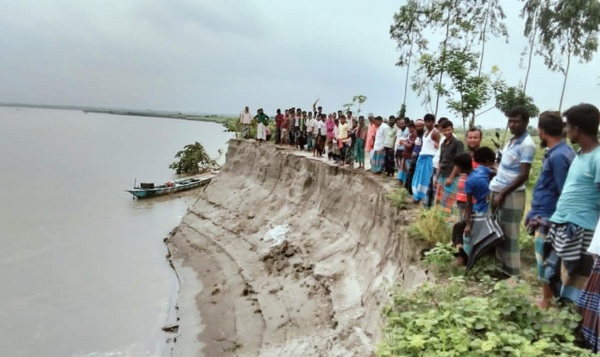 ইসলামপুরে শীলদহে যমুনা নদীর ভাঙ্গন থেকে মুক্তির দাবীতে মানববন্ধন