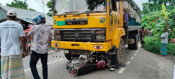ইসলামপুরে ট্রাকের সাথে সংঘর্ষে পা হারালেন মোটরসাইকেল আরোহী