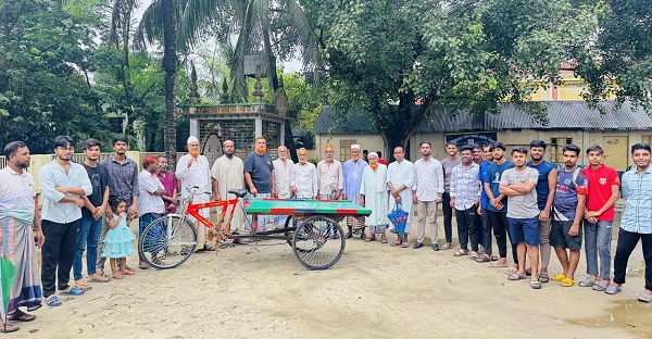 নরসিংদী সদরের দিলারপুর সমাজকল্যাণ পরিষদের উদ্যোগে দু:স্থকে ভ্যানগাড়ী প্রদান