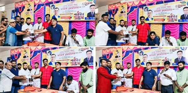 নাটোরে দুর্গোৎসবে খালেদা জিয়া ও তারেক রহমানের পক্ষ থেকে ১৩৯ পূজা মণ্ডপে আর্থিক উপহার বিতরণ