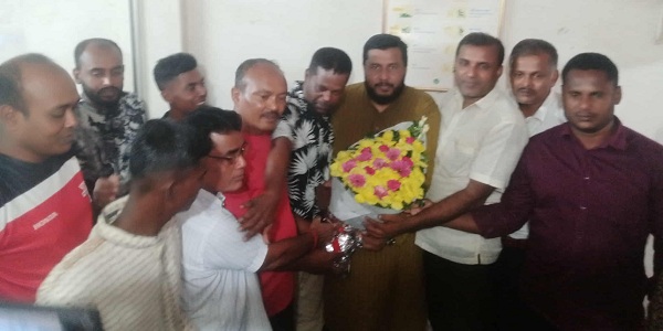 ফুলেল শুভেচ্ছায় সৌহার্দ্যের বার্তা দিলেন বিএনপির নির্বাহী কমিটির সদস্য আকরাম হাসান মিন্টু মোল্লা