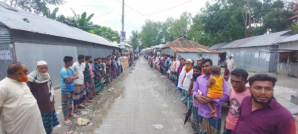 ইসলামপুরে মাদক ও চোরের উপদ্রুপ বৃদ্ধির প্রতিবাদে মানববন্ধন