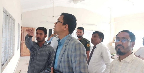 মুরাদনগরে ভূমিকম্পে ক্ষতিগ্রস্ত শিক্ষা প্রতিষ্ঠান পরিদর্শনে ইউএনও