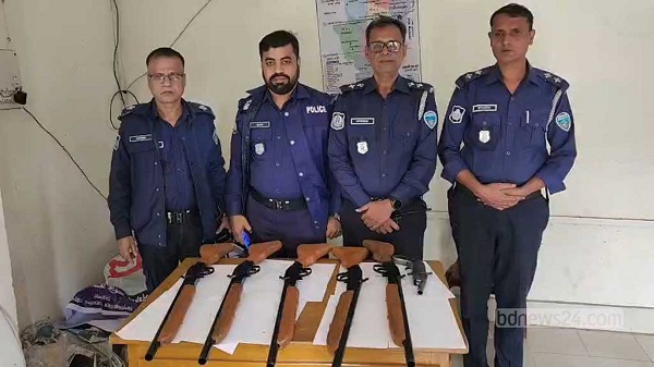 লক্ষ্মীপুরে কবরস্থানে মিলল ৬ আগ্নেয়াস্ত্র