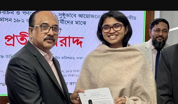 তাসনিম জারা পেলেন ফুটবল প্রতীক