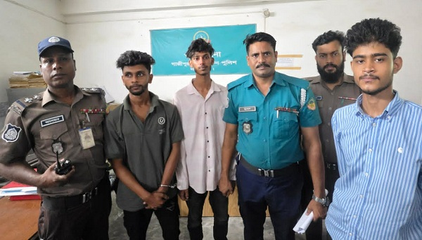 পূবাইলে অনলাইনে জুয়া পরিচালনার অভিযোগে ৩ যুবক গ্রেপ্তার